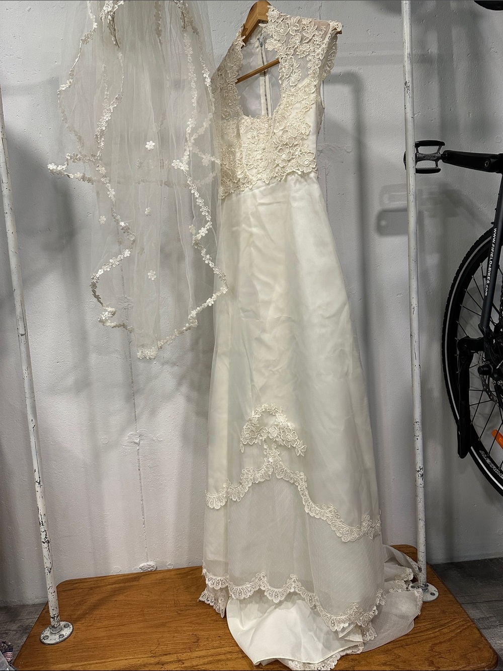 Vintage Ivory Lace wedding Dress lace veil - Picture 13 of 13